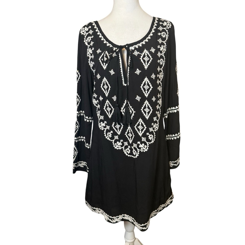 Lulus A Day in the Life Black and White Embroidered Dress Size‎ Medium Kaftan